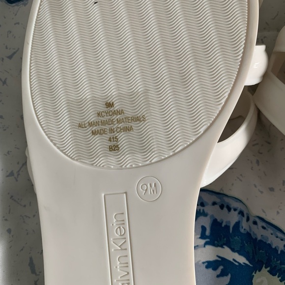 Calvin Klein Yoana Flat Sandals size 9 - Picture 3 of 3